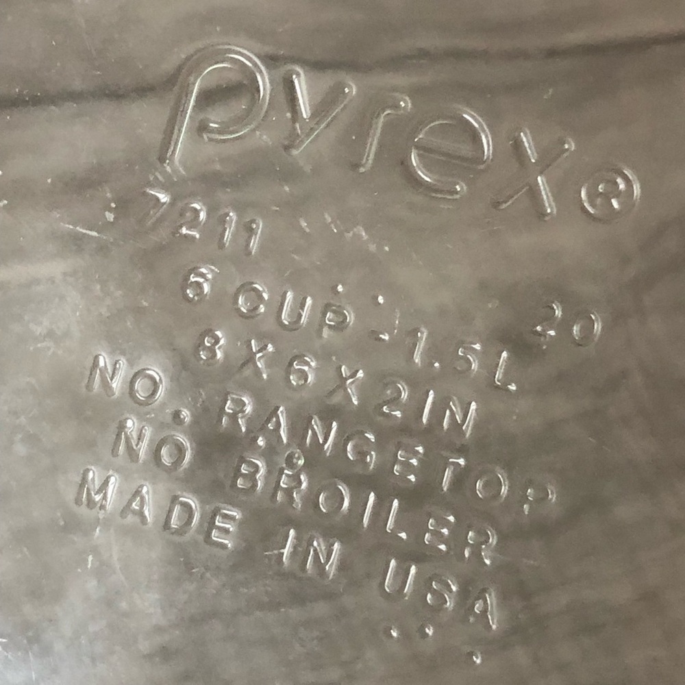 Pyrex 6 cup rectangular glass container - Picture 2 of 4